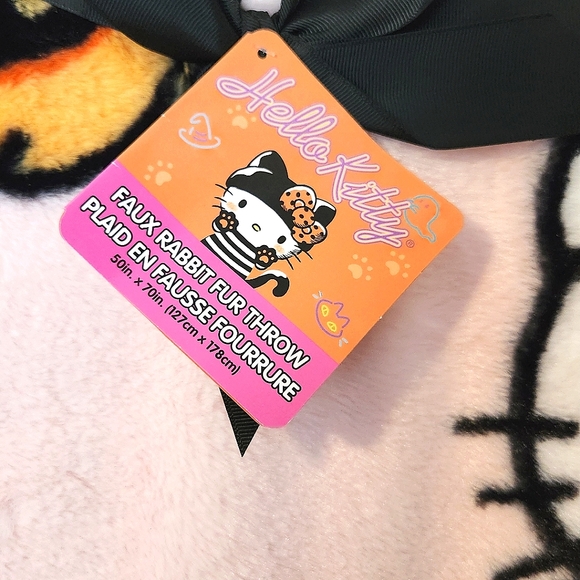 Hello Kitty Halloween Pumpkin 50in x 70in Faux Rabbit Fur Throw Blanket NWT - Picture 2 of 3
